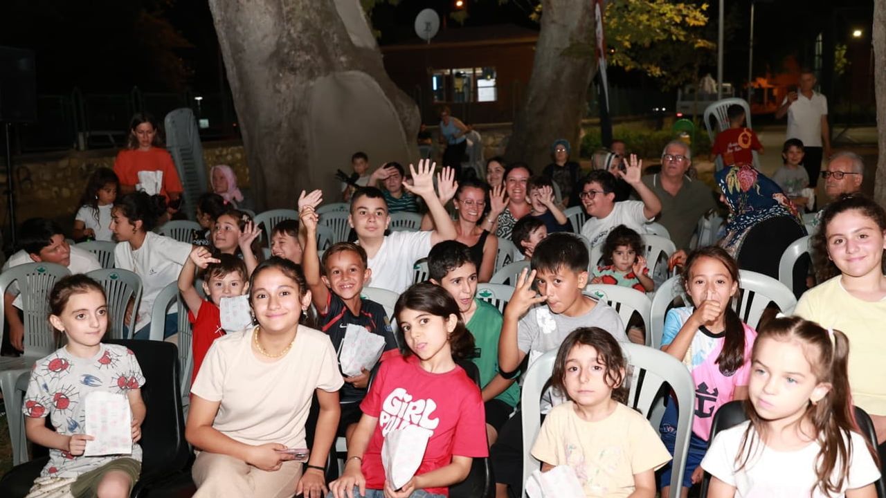 Osmangazi'de mahalle mahalle açık hava sinema keyfi