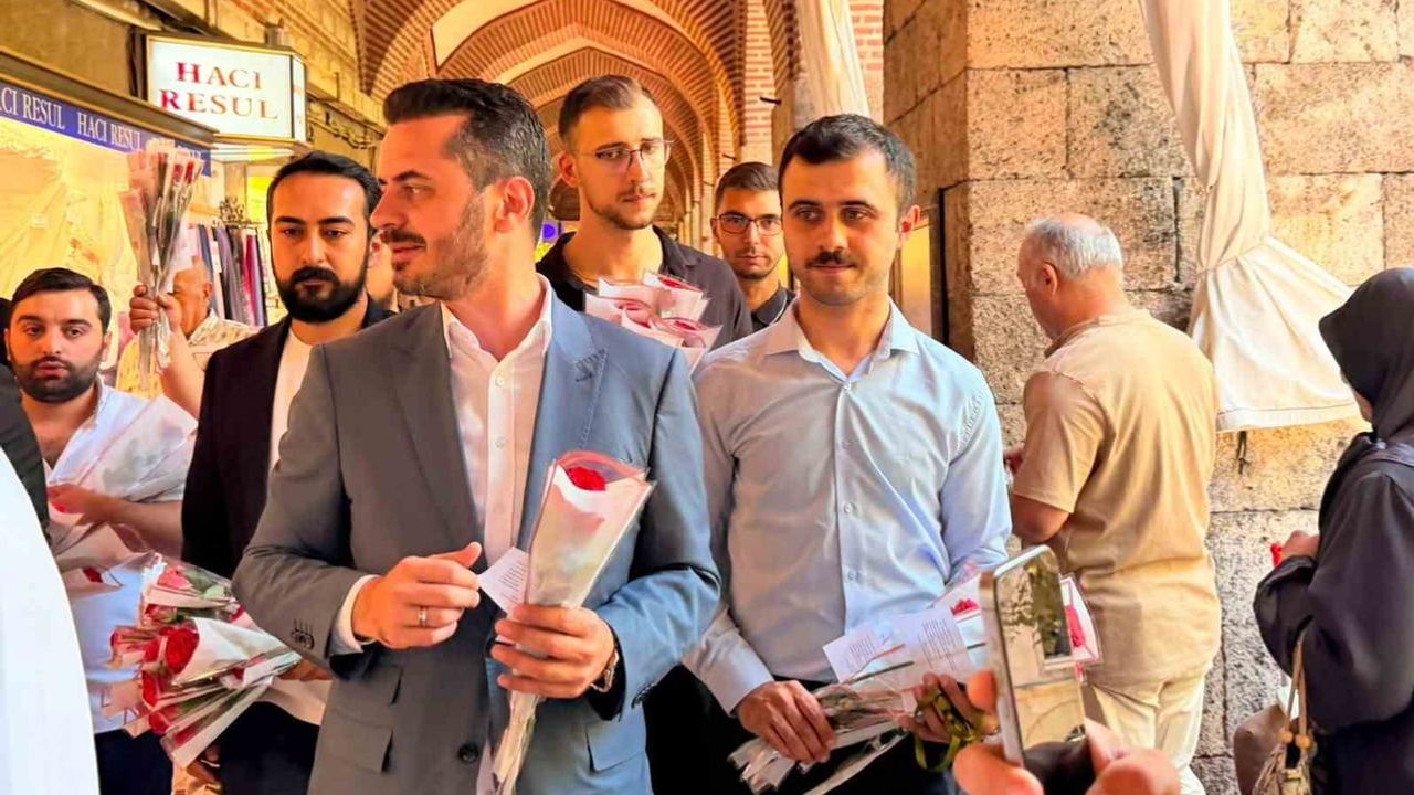 osmangazi gençlik kollarından mevlid kandili programı ve güllerle gönül ziyareti