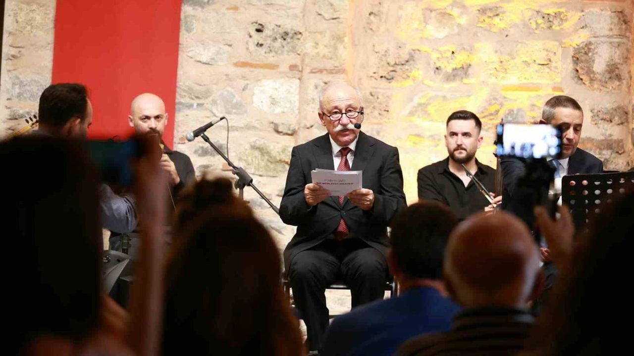 Osmangazi'nde bir memleket hikayesi sahnede: Altan Erkekli anlatımıyla 30 Ağustos coşkusu