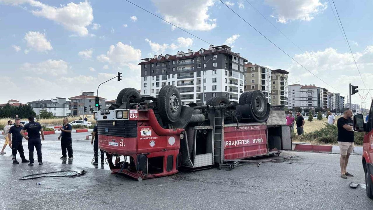 Ot yangınına koşan itfaiye aracı kavşakta devrildi: iki itfaiyeci hastaneye kaldırıldı