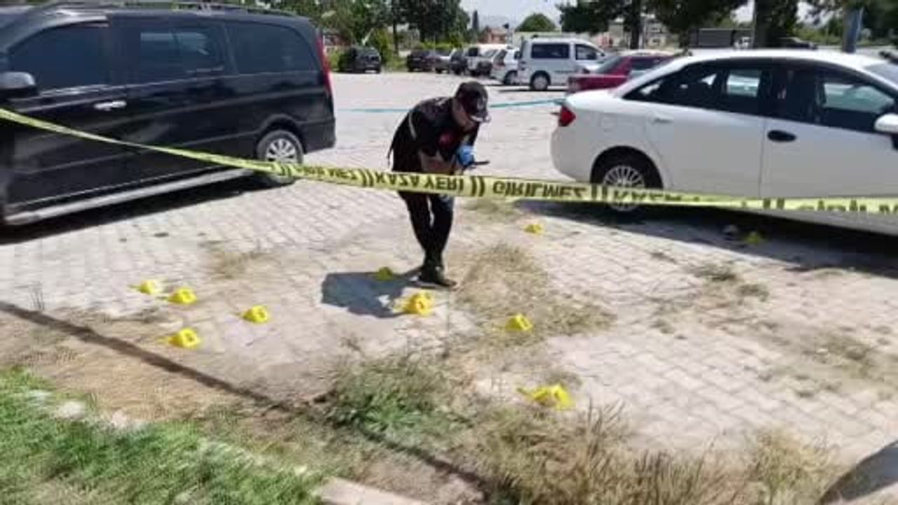Otogar parkında husumet araç ve silahla 2 kişinin yaralanmasıyla bitti