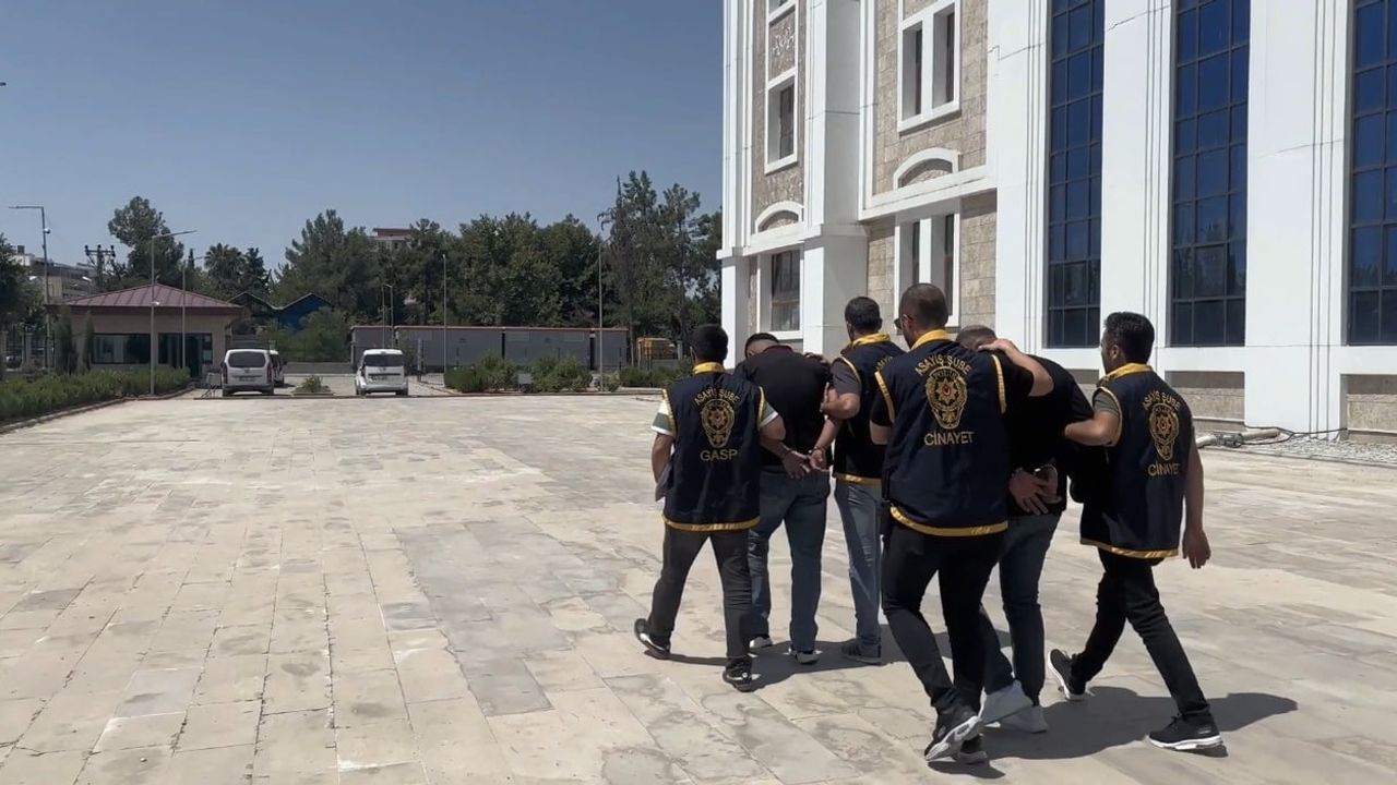 Otogar yakınında yol verme tartışmasında sürücüyü darbeden iki kişi tutuklandı