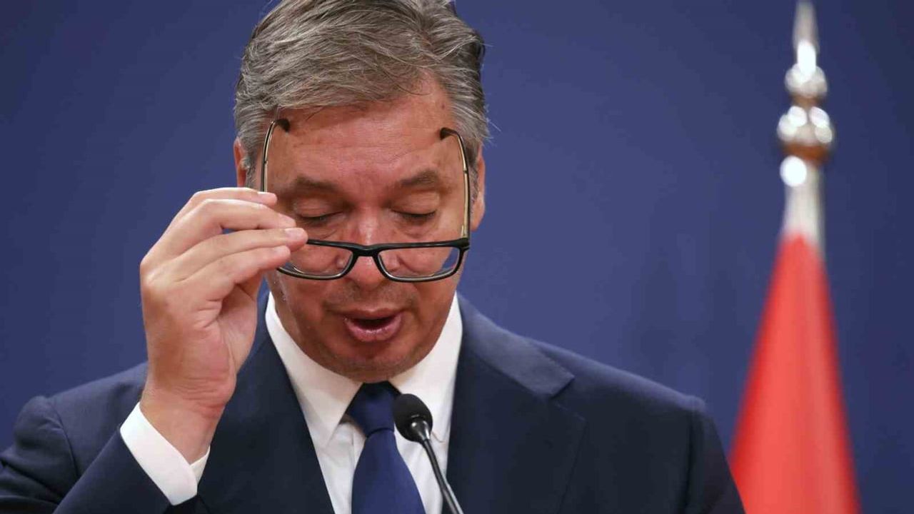 Oy günü yakın: Vucic 18 veya 25 ekim tarihini işaret etti