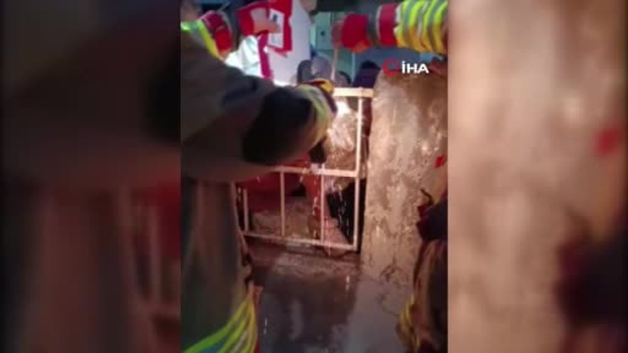 Oyun oynarken korkuluk demiri kola saplandı; itfaiye spiral ile kurtardı
