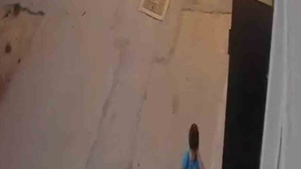 Oyun oynayan çocukların bulunduğu sokağa driftle giren sürücü korku yaşattı