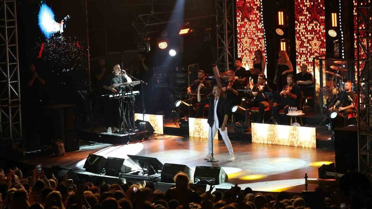 Özcan Deniz Bursa'da ayrılık sancılarını teselli etti