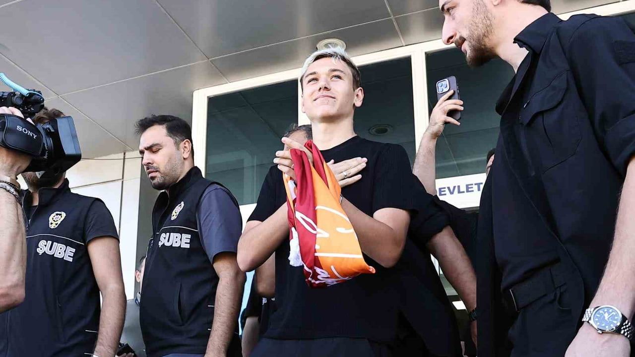 Özel uçakla gelen genç yetenek galatasaray formasıyla buluşmayı bekliyor