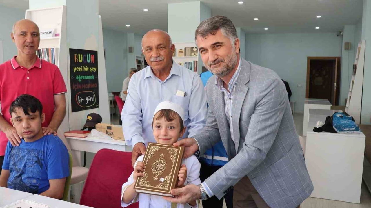 Özel yaz kursunda minik Asilhan'ın Kur’an-ı Kerim başarısı