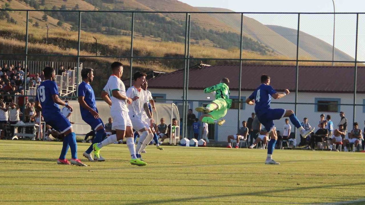 Palandöken'de taktik mücadelesi: Erzurumspor ve Alanyaspor golsüz eşitlendi