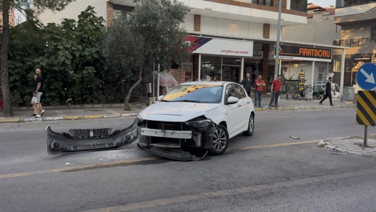 Pamukkale'de yasaklı kavşakta u dönüşü girişimi motosiklet sürücüsünü yaraladı