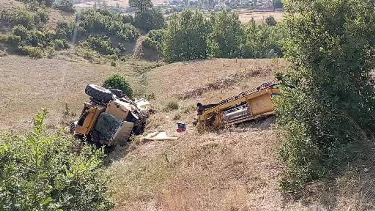 park halinde bırakılan biçerdöver kendi kendine hareket edip dereye devrildi