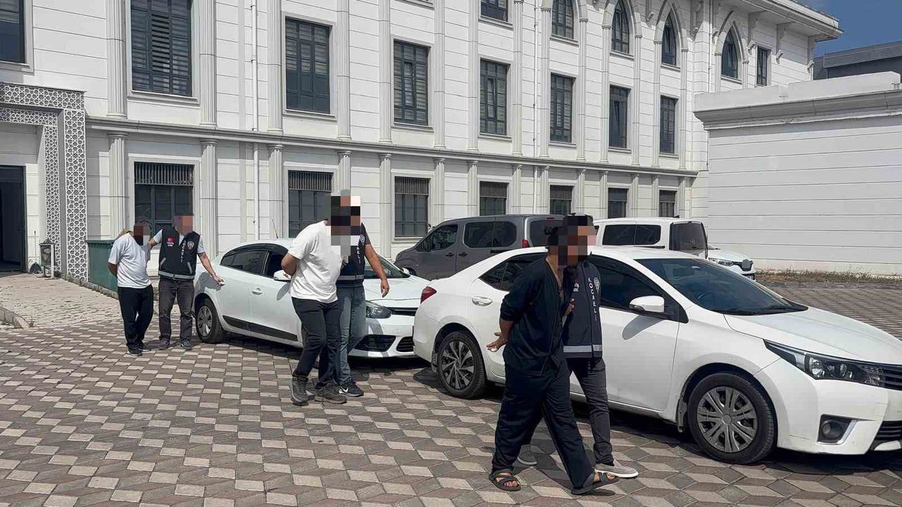 Parkta cinayet soruşturmasında üç zanlı tutuklandı