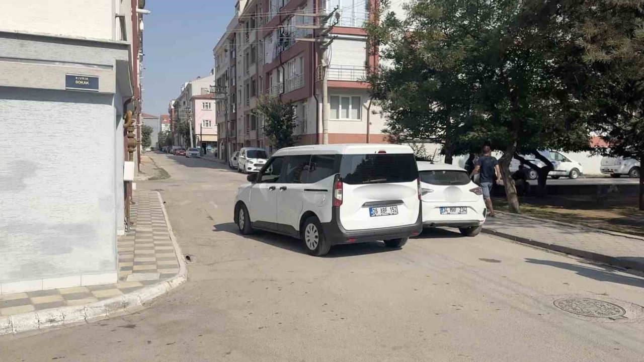 Parkta kanlı saldırı: Eskişehir'de bir kişi üç yerinden yaralandı