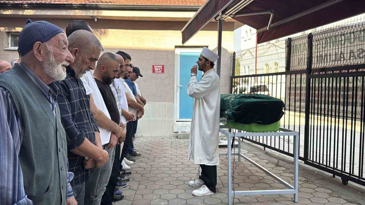 Pazar esnafı arkadaşının saldırısına yenik düştü: Bülent Sap son yolculuğuna uğurlandı