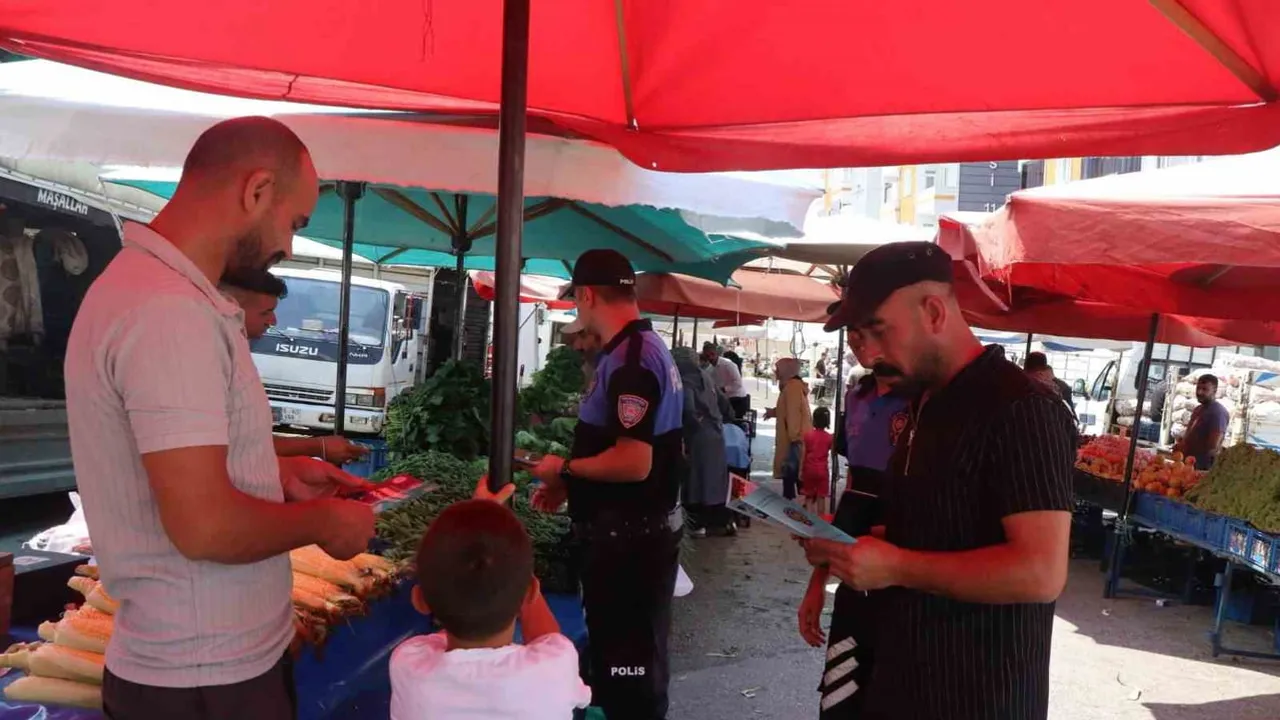 pazarda bilgilendirme: polis vatandaşları dolandırıcılığa karşı uyardı