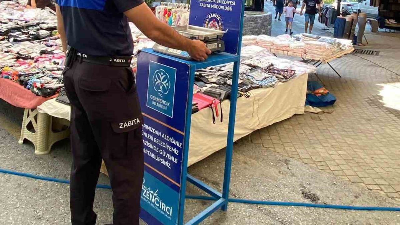 Pazarda güven ve düzen için terazi ve temizlik uygulaması