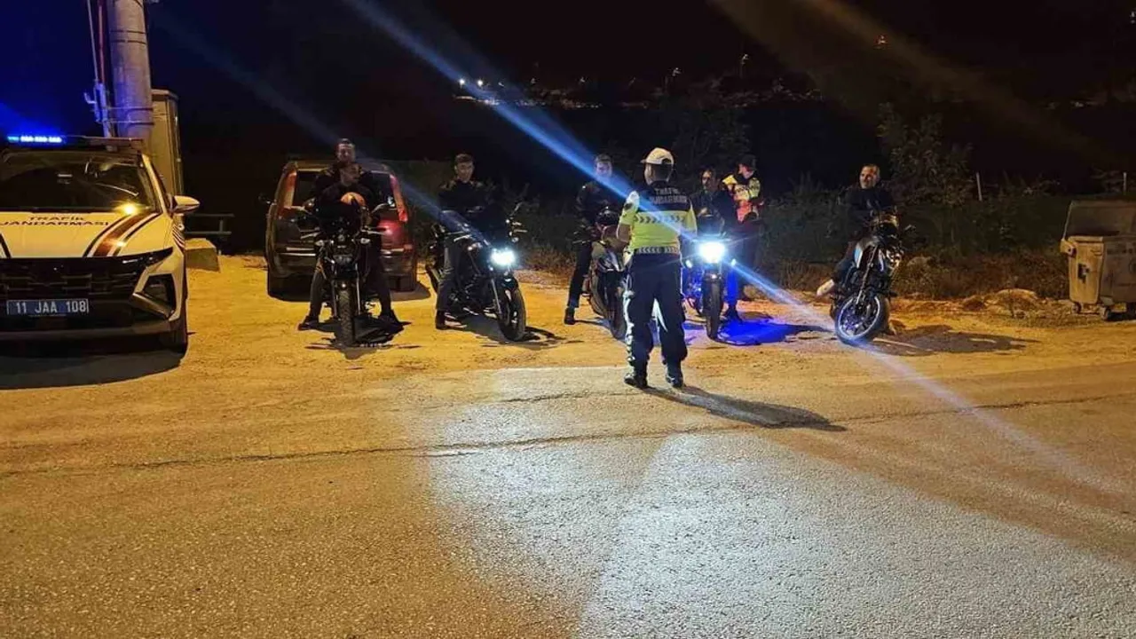 Pelitözü'nde motosiklet sürücülerine uygulamalı güvenlik eğitimi
