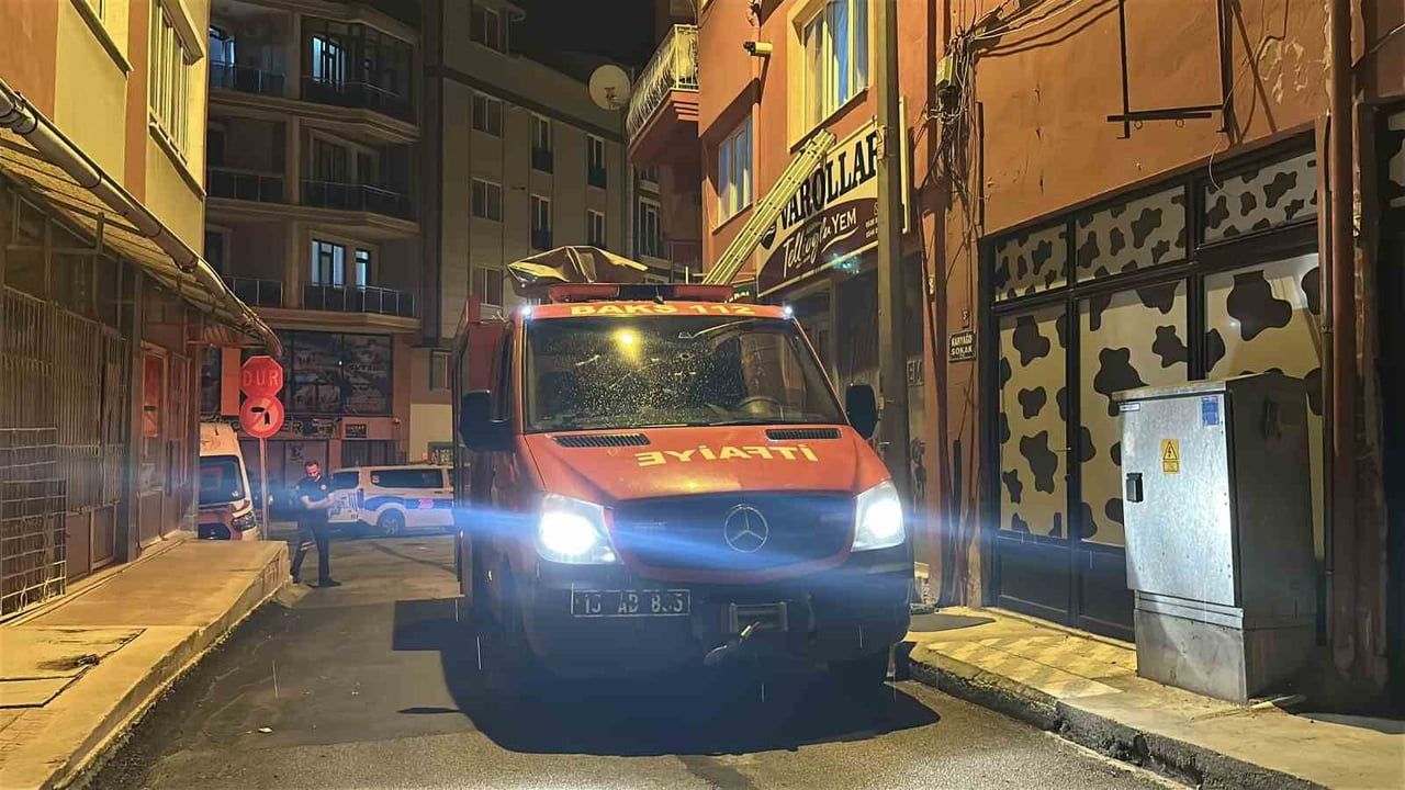 Pencereden giren ekipler 81 yaşındaki kadını evinde uyurken buldu