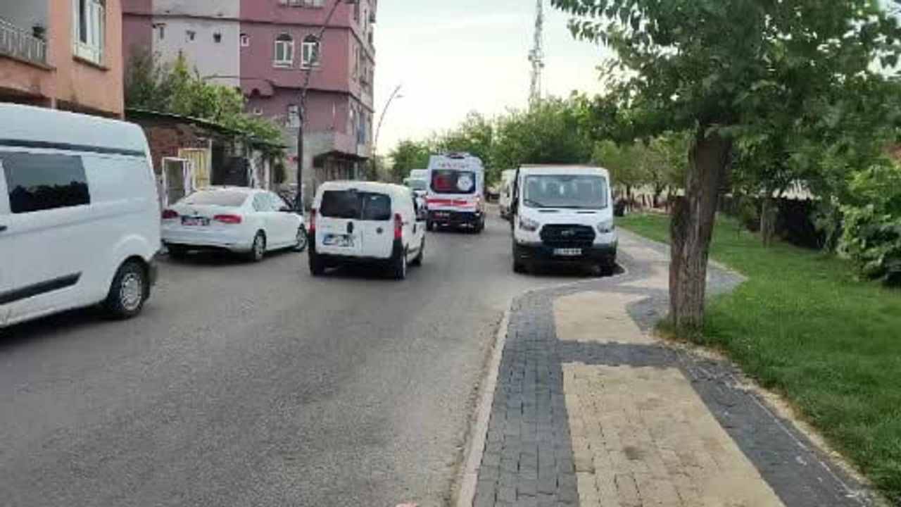 Petrolkent'te emniyete gidip itiraf eden şüpheli annesinin cansız bedeninin yanında bulundu