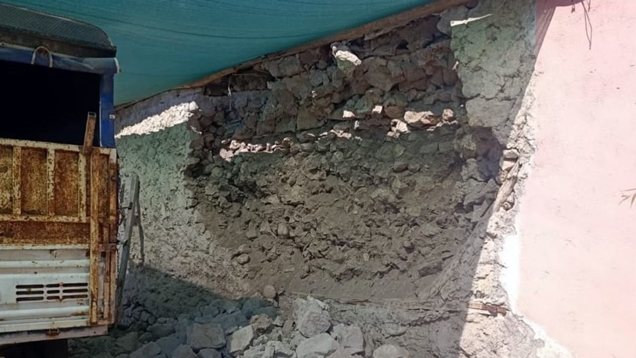 Pınarbaşı’da 4,1 büyüklüğünde deprem: bazı evlerde çatlak, bir duvarda yıkım