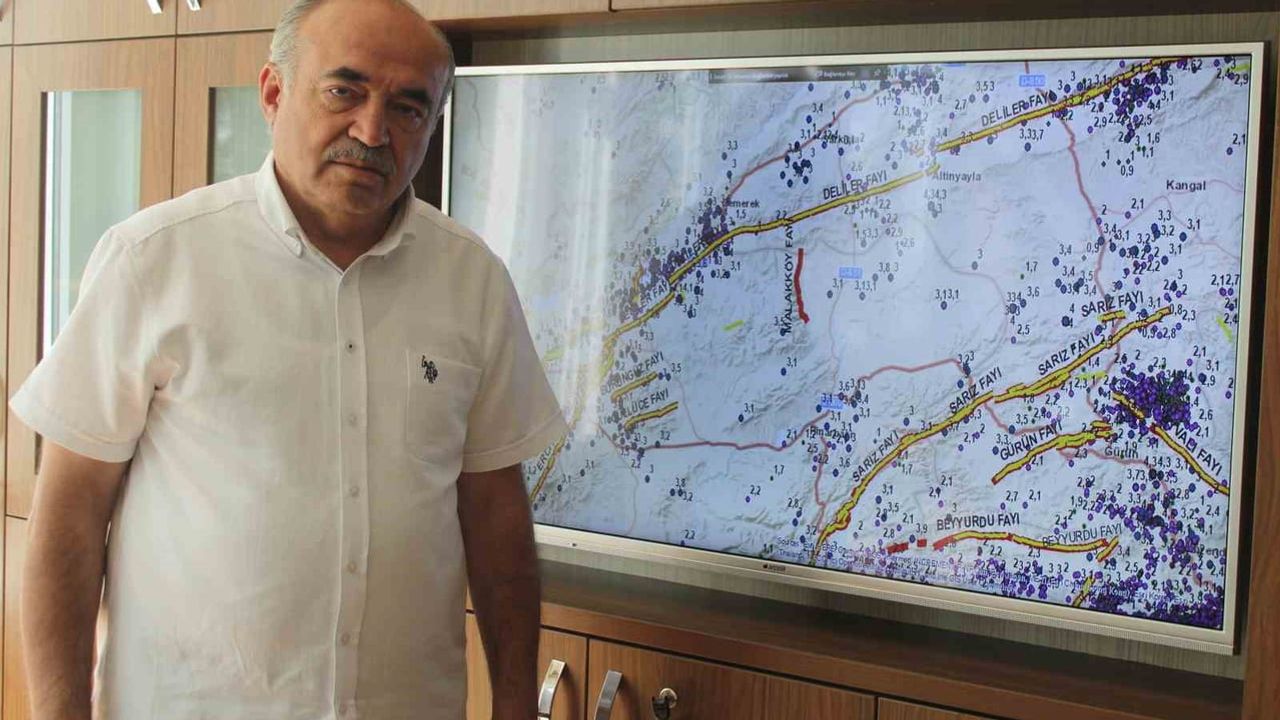 Pınarbaşı'daki deprem dizisinin kaynağı tespit edildi, uzman endişeye gerek olmadığını söyledi