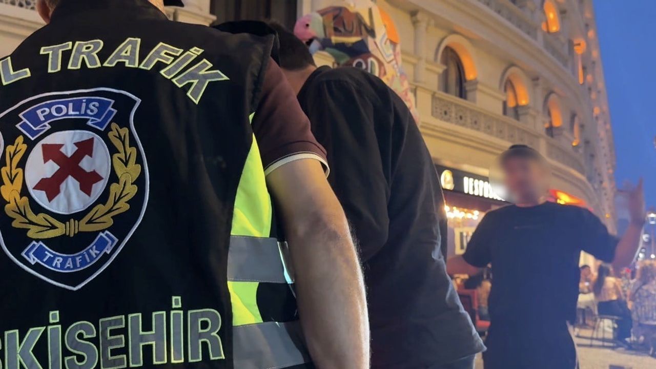 Plaka ve kask olmadan yakalanan aday sürücünün belgesi iptal edildi: 51 bin 219 TL ceza