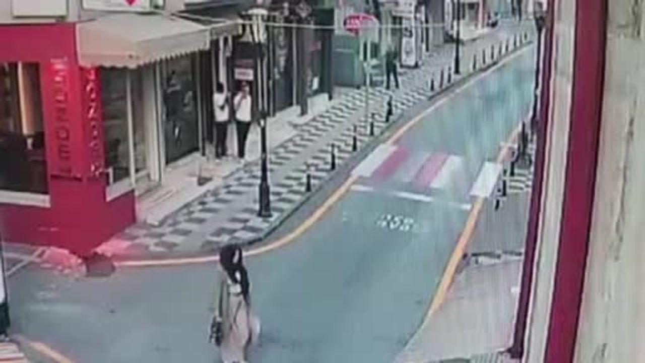 Polis kovalamacası sırasında kaldırıma çıkan motosiklet vali yardımcısı Muhittin Gürel'e çarptı