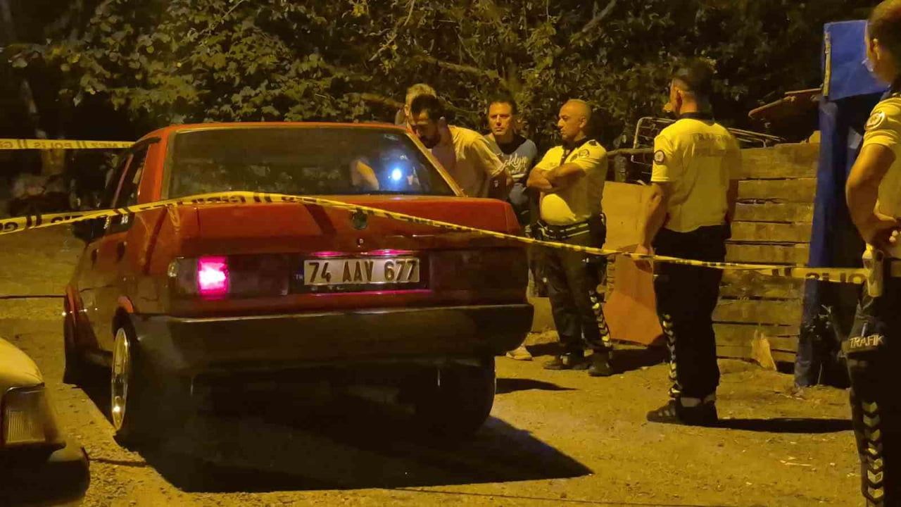 Polisten kaçan ehliyetsiz sürücünün kaçışı ev önünde akrabasına çarpmasıyla sonlandı