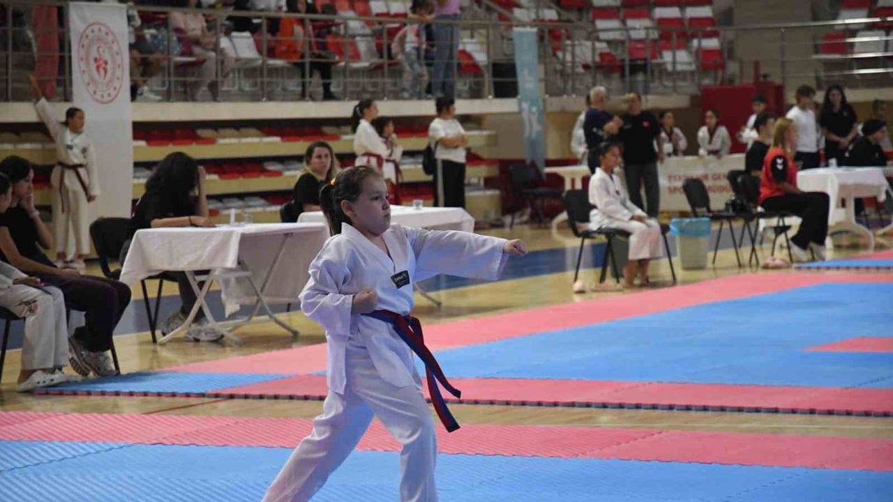 Poomsae şampiyonluğu için Eskişehir'de kıyasıya mücadele