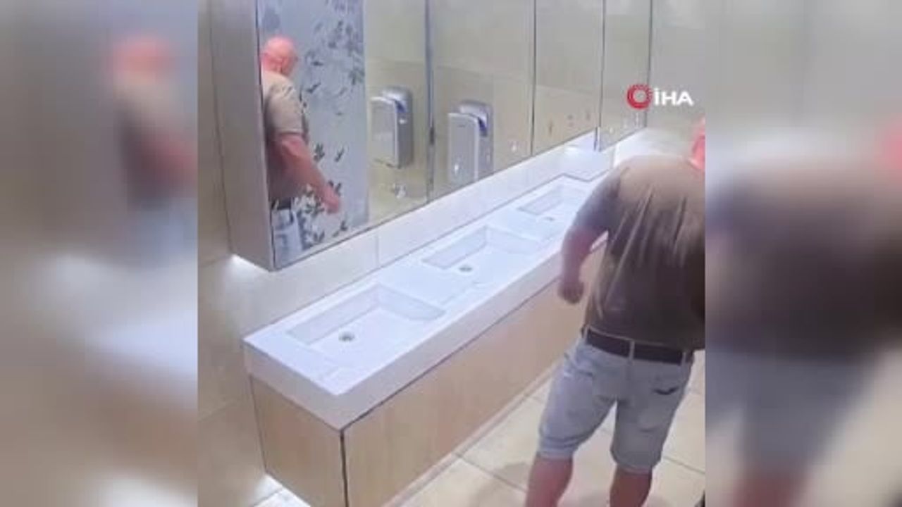 Prag'da avm tuvaletinde sabun krizi: ayna yumruklandı