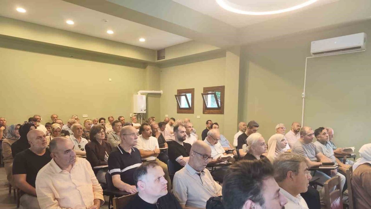 Prof. Dr. Mustafa Kara'nın Süleyman Çelebi türbesindeki kitap sergisine ilgi yoğunlaştı