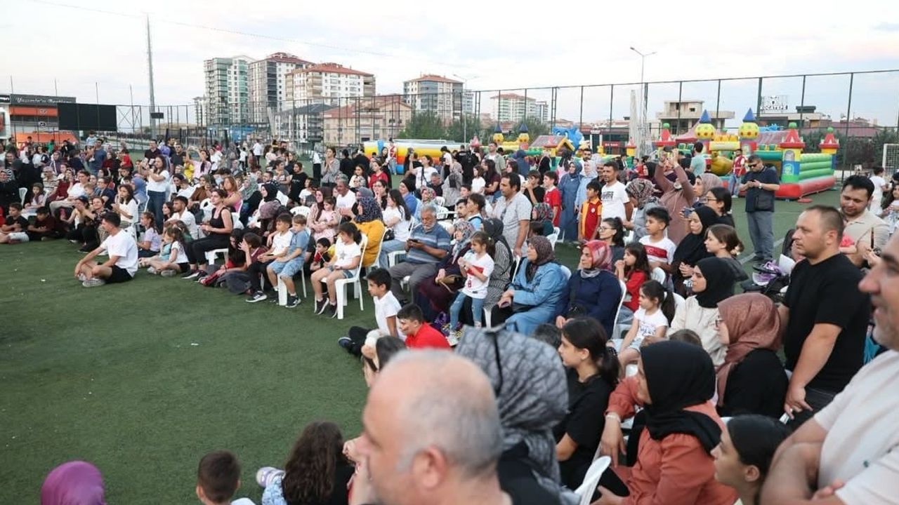 Pursaklar'da mahalle mahalle yayılan çocuk şenliği finali coşkuyla tamamlandı