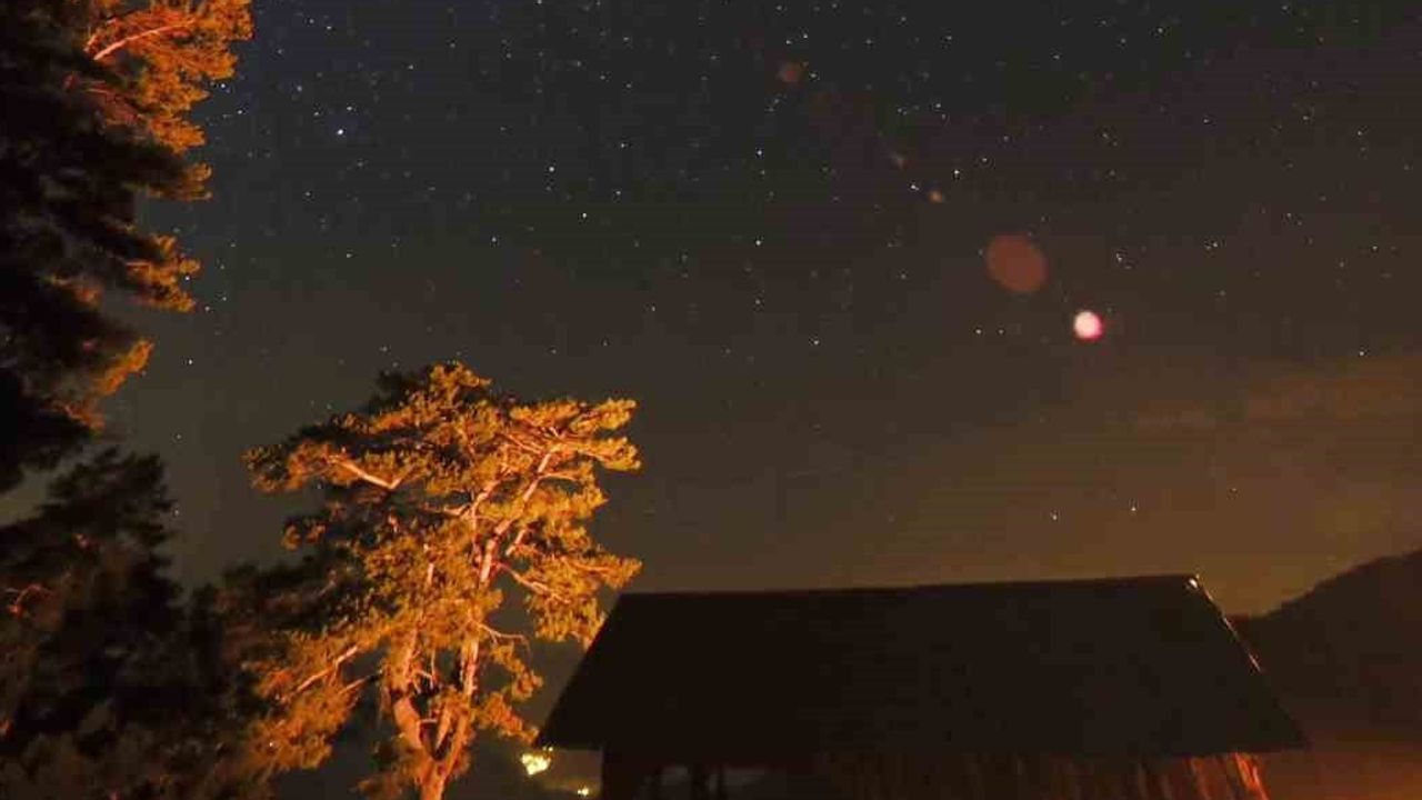 Puşulu yaylası'nda Perseid gösterisi, geceyi belgesel karelere döndürdü