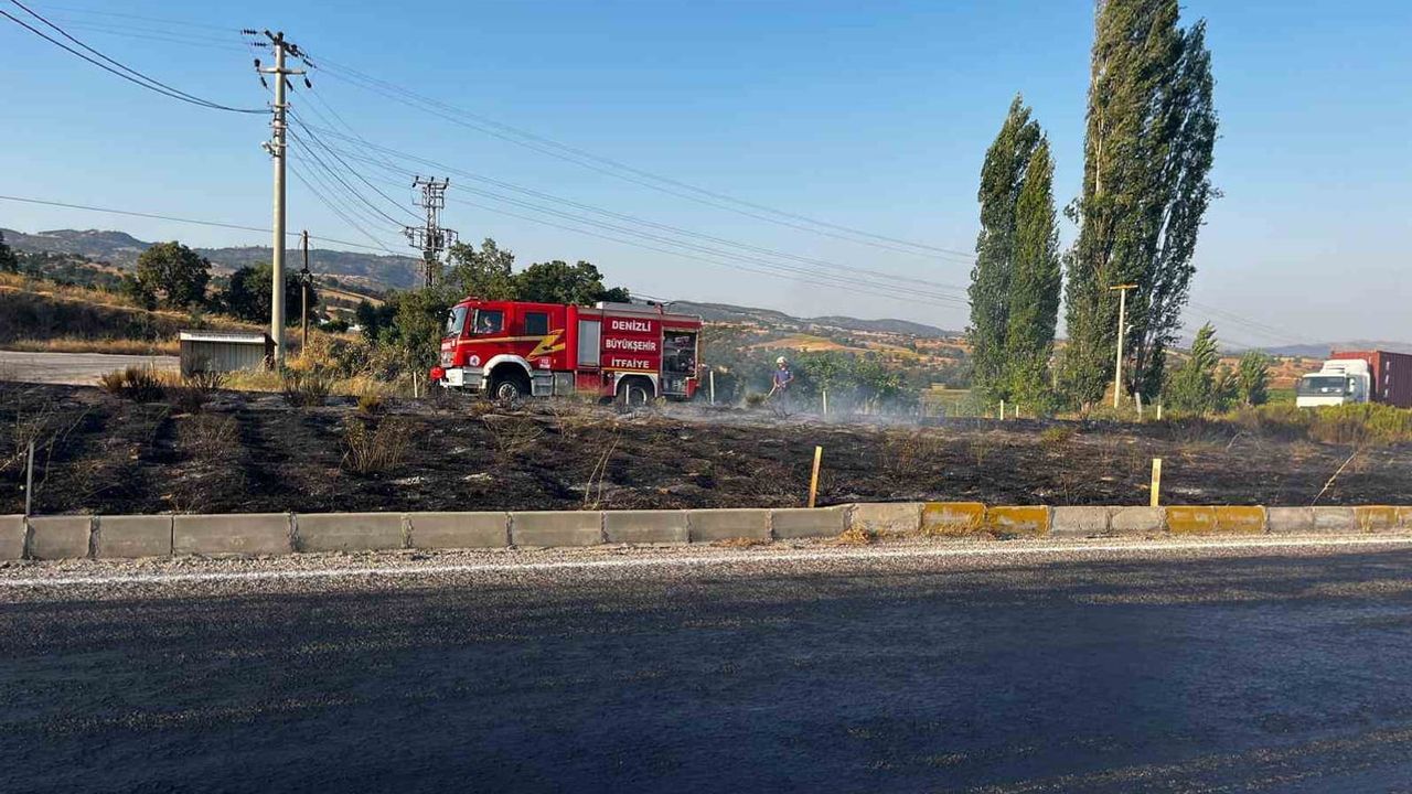 Refüjde başlayan ot yangını ekiplerin hızlı müdahalesiyle kontrol altına alındı