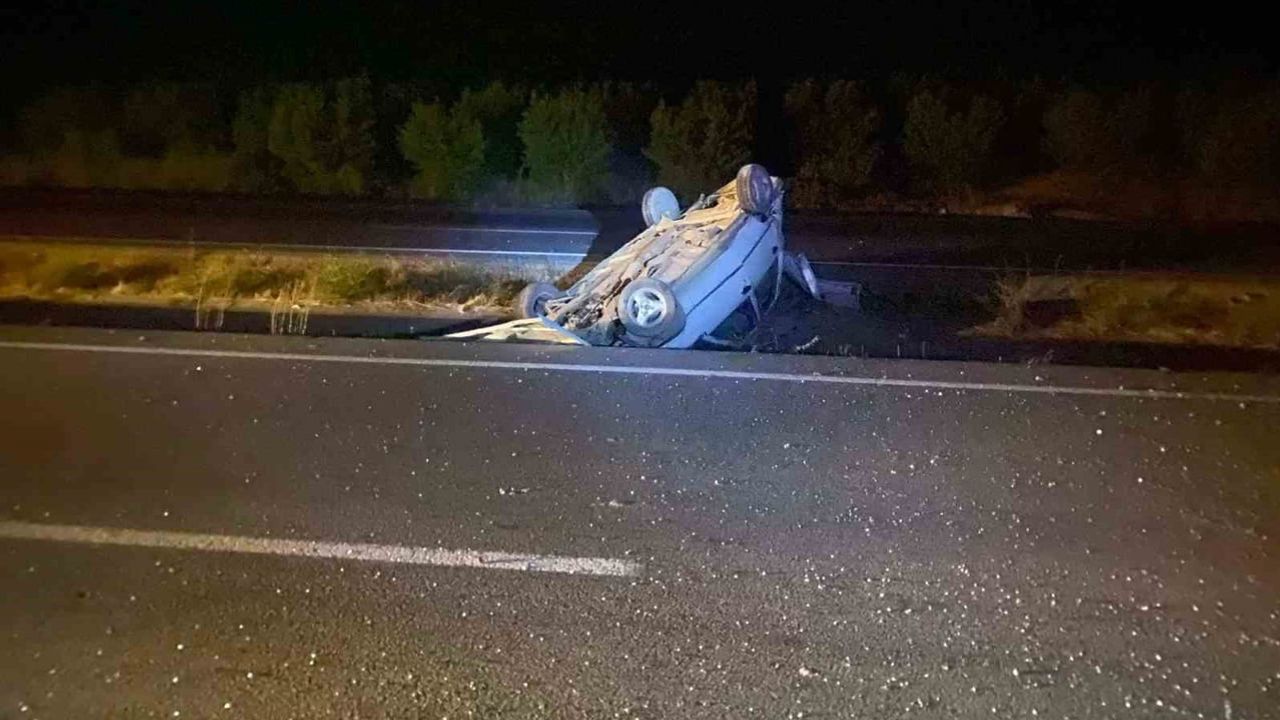 Refüje çarpan araç takla attı, Osmaneli'de sürücü yaralandı