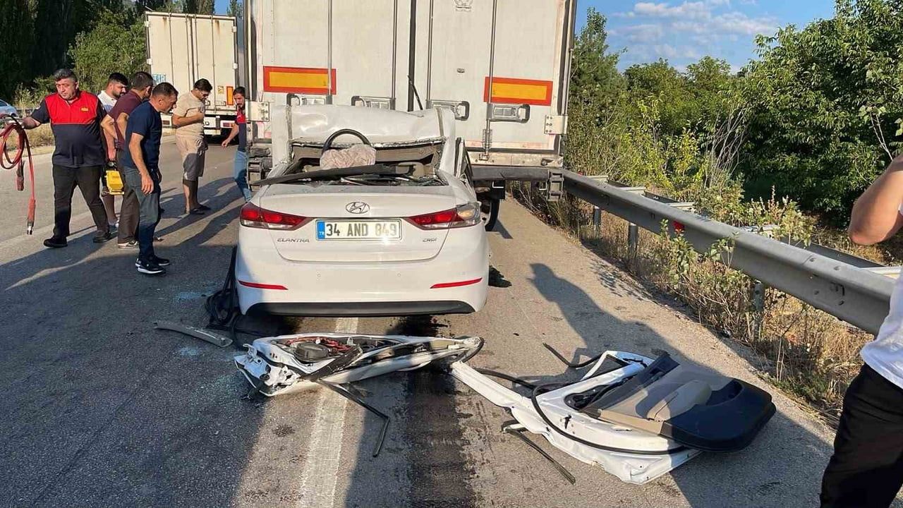 Reşadiye'de tıra arkadan çarpan sürücü hastanede hayatını kaybetti