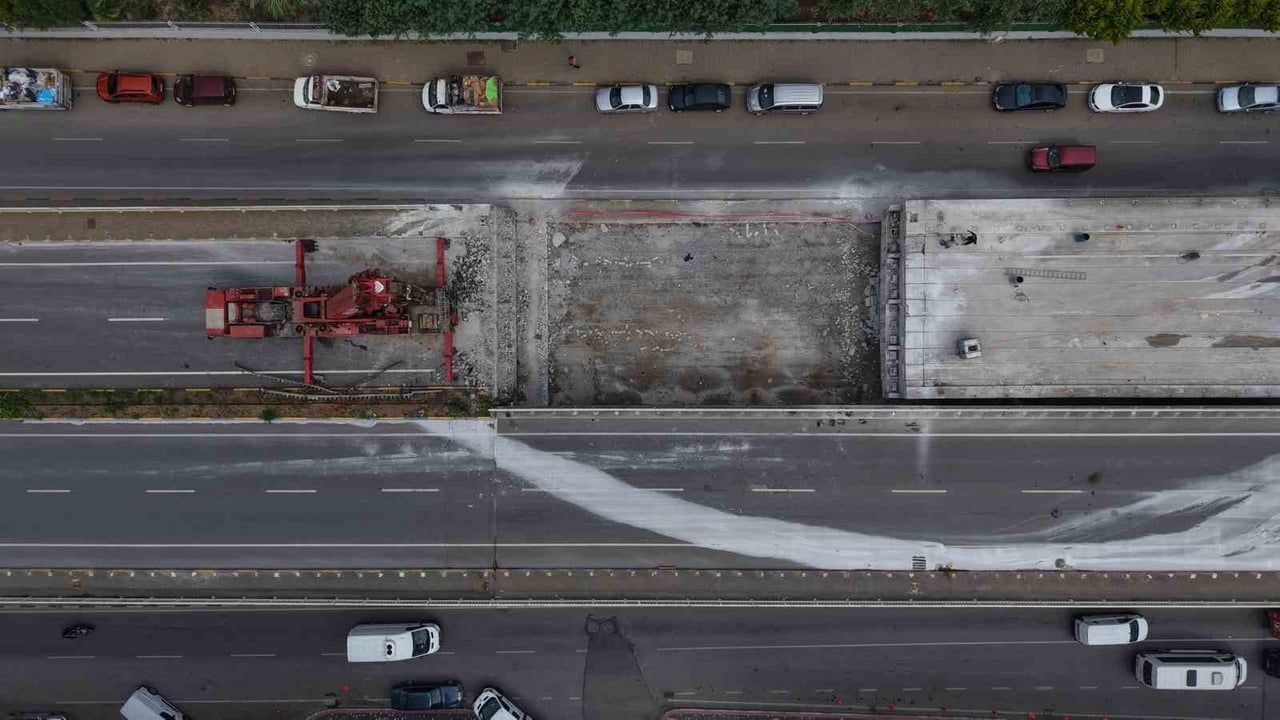 Reşadiye viyadüğü'nde ilk beton blok vinçle sökülüp kaldırıldı