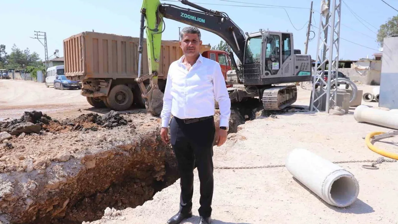 Reyhanlı'da Tayfur Sökmen Mahallesi'nin 40 yıllık kanalizasyonu kapalı sisteme geçiriliyor