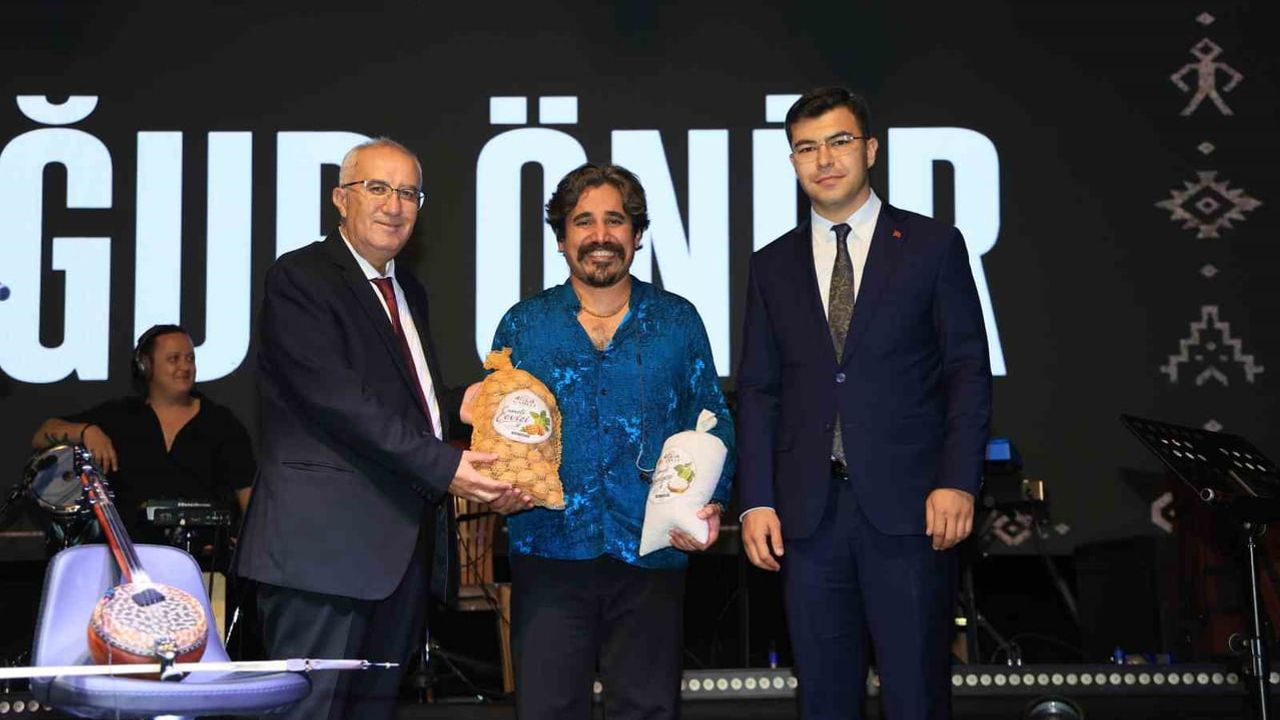 Ritimleriyle Yörük göçü Çameli festivalinin açılışını renklendirdi