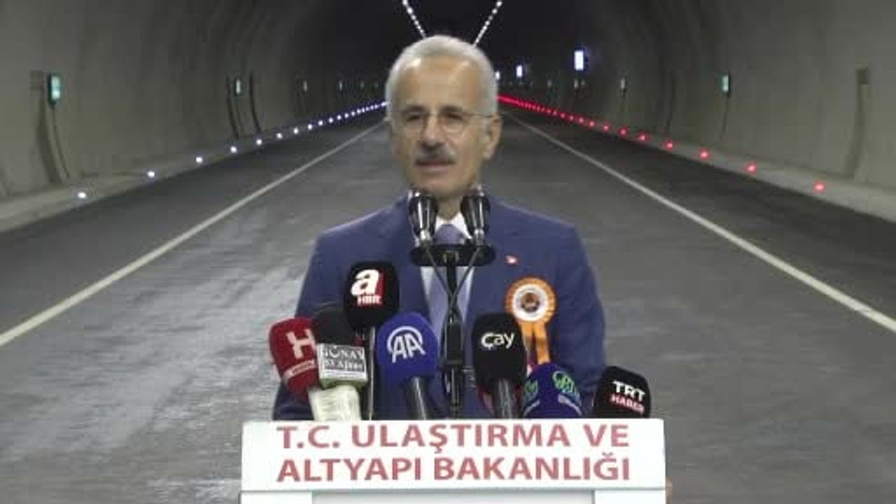 Rize’ye 20 dakika kazandıran Çamlıhemşin tünelli geçiş açıldı