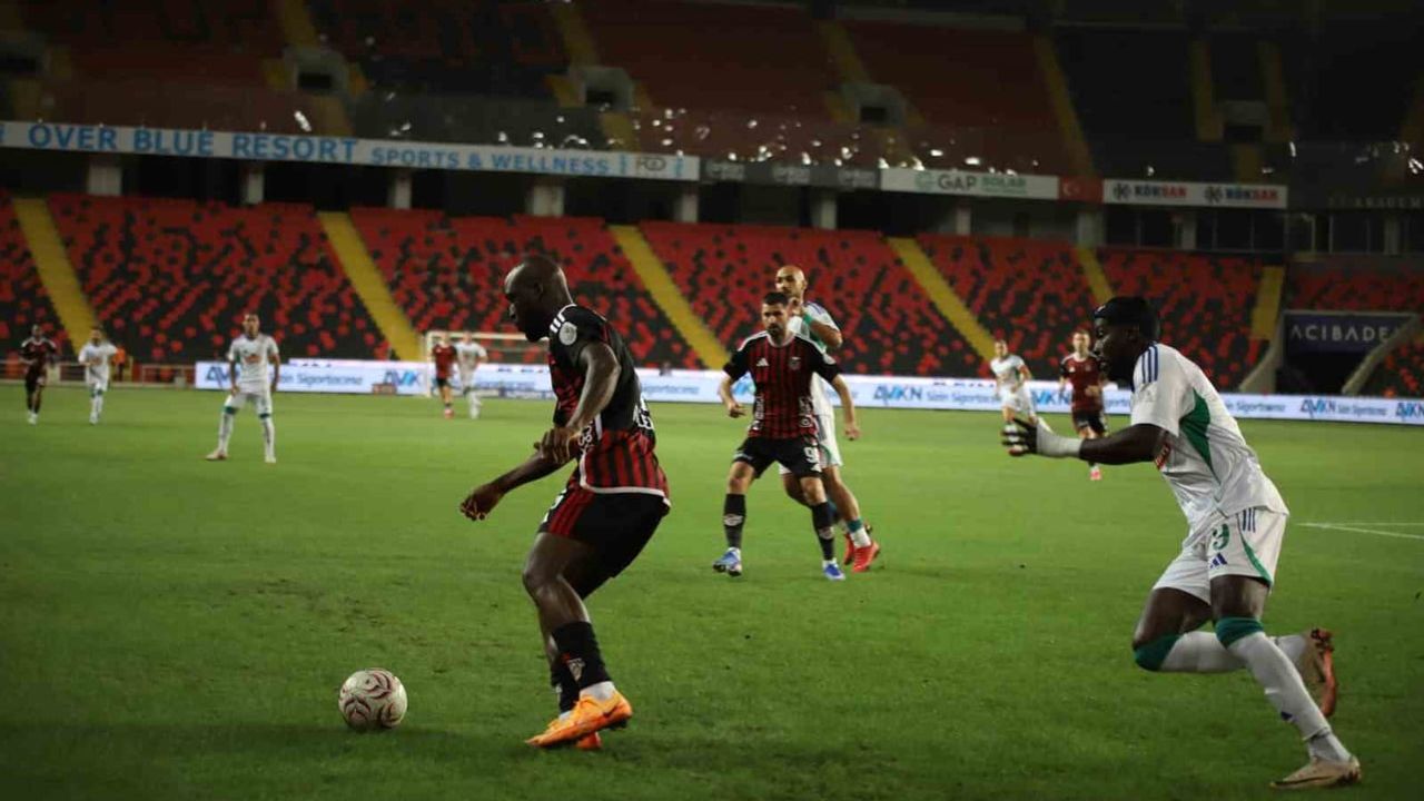Rizespor erken golle Gaziantep FK sahasında öne geçti