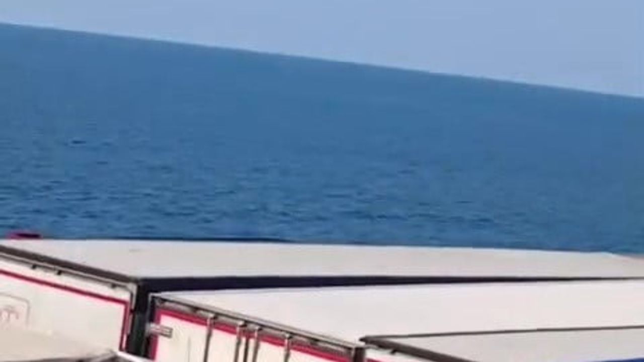 Ro-pax gemisinde dron paniği görüntülere yansıdı