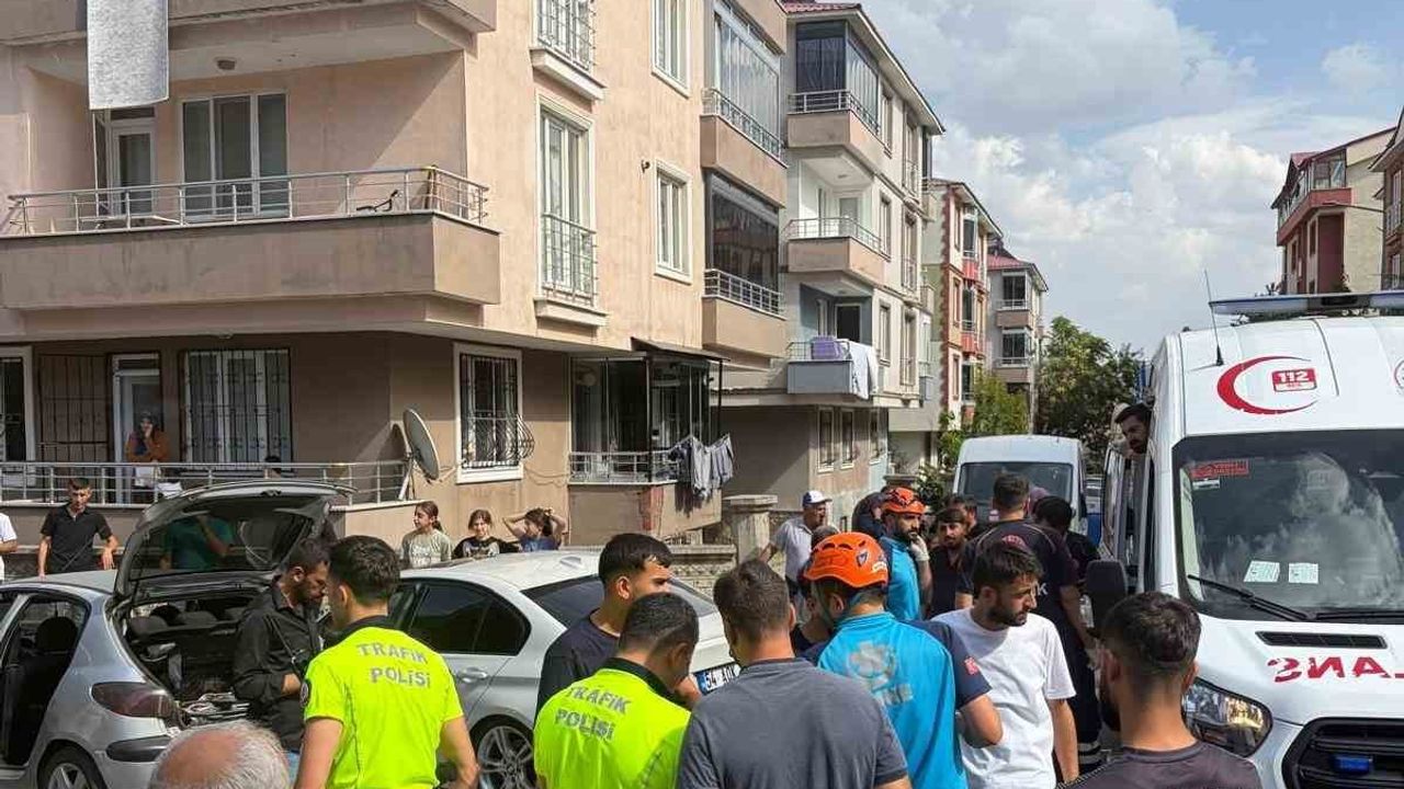 Rüya sokakta üç aracın karıştığı zincirleme kazada bir kişi yaralandı