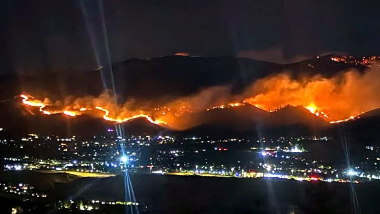 Rüzgarın yönünü değiştiren alevler: Nevada'da 61 bin dönümlük yangın genişliyor