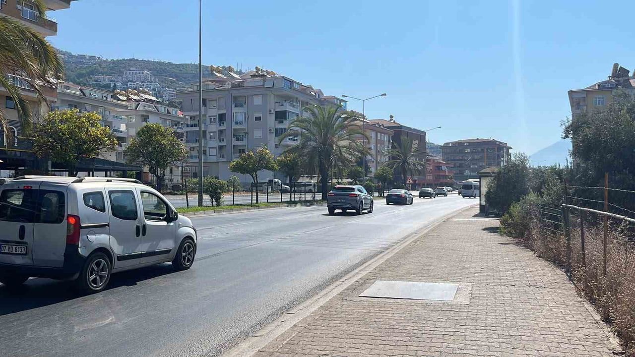 Sabah saatlerinde d-400'de kaza: Hyundai, Metro Turizm otobüsüne çarptı