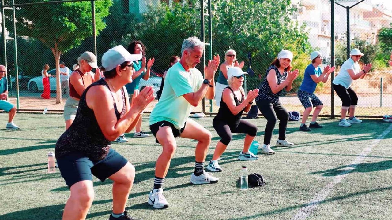 Sabahları hareketli kent: Didim'de ücretsiz dört nokta egzersiz programı