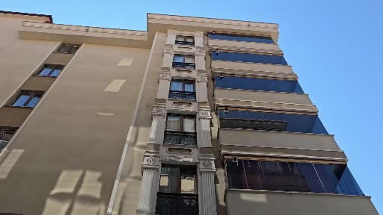 Safranbolu'da balkon düşüşü: kafenin tentesi genç kızın hayatını zor kurtardı
