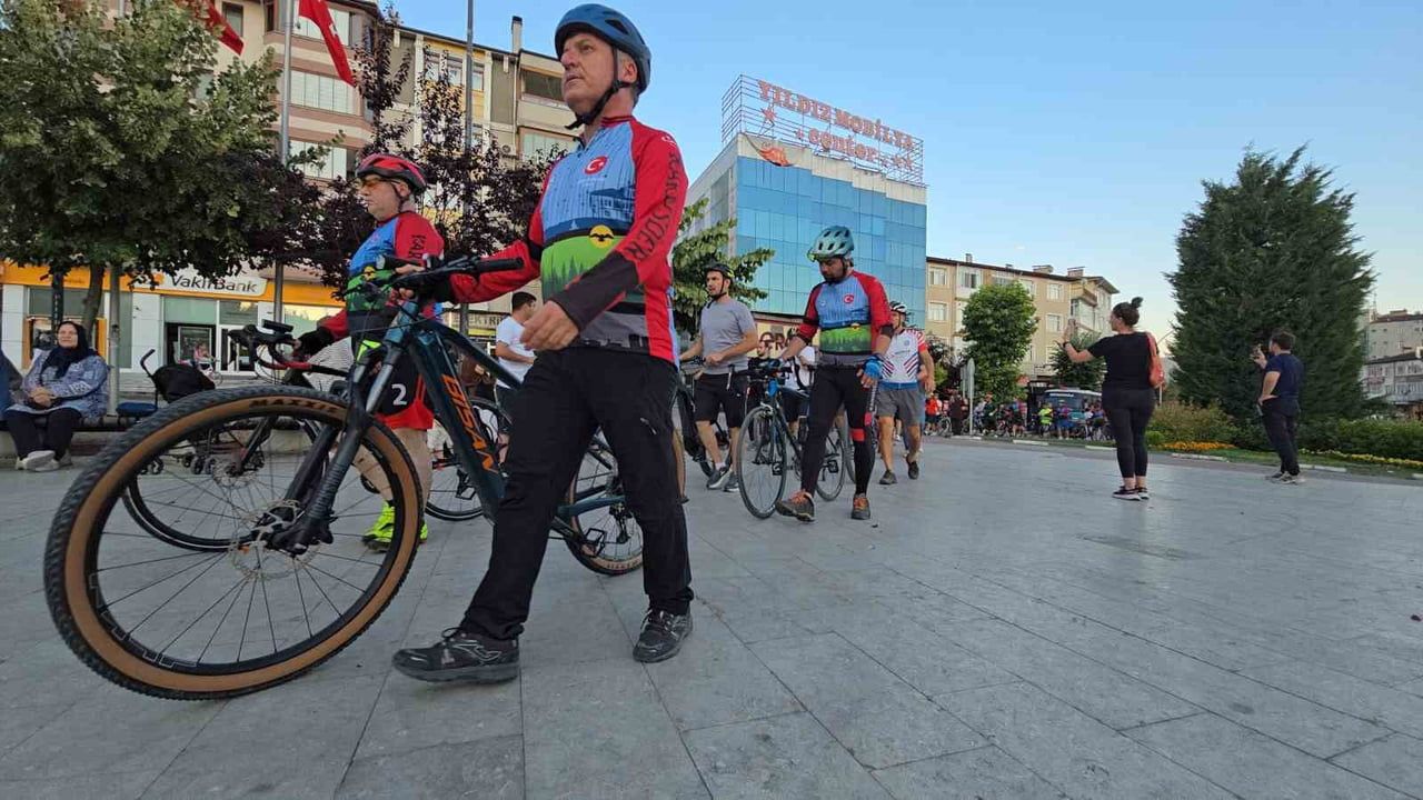 Safranbolu'da Eren Köse anıldı: bisikletliler trafikte can güvenliği istedi