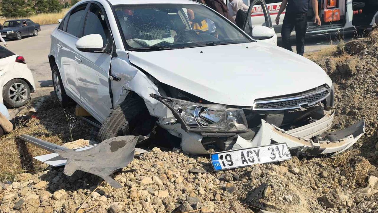 Safranbolu'da kavşakta çarpışma: 7 yaralı, biri ağır