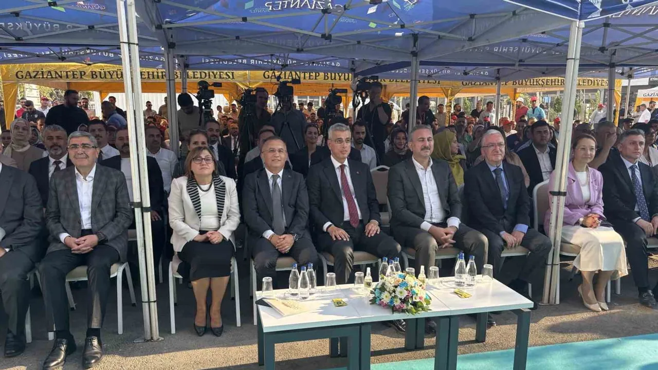 Sağlıkta sanayiyle el ele: Gaziantep'te 50 yataklı Şehitkamil ek hizmet binası açıldı